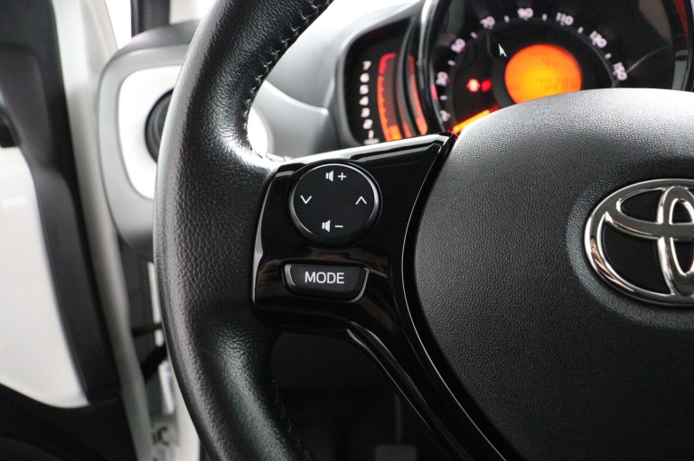 Toyota Aygo - 1.0 VVT-i x-play limited 18