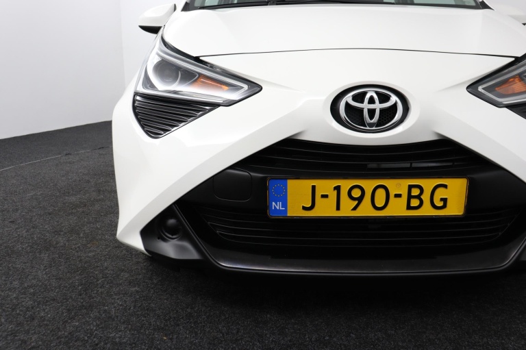 Toyota Aygo - 1.0 VVT-i x-play limited 34