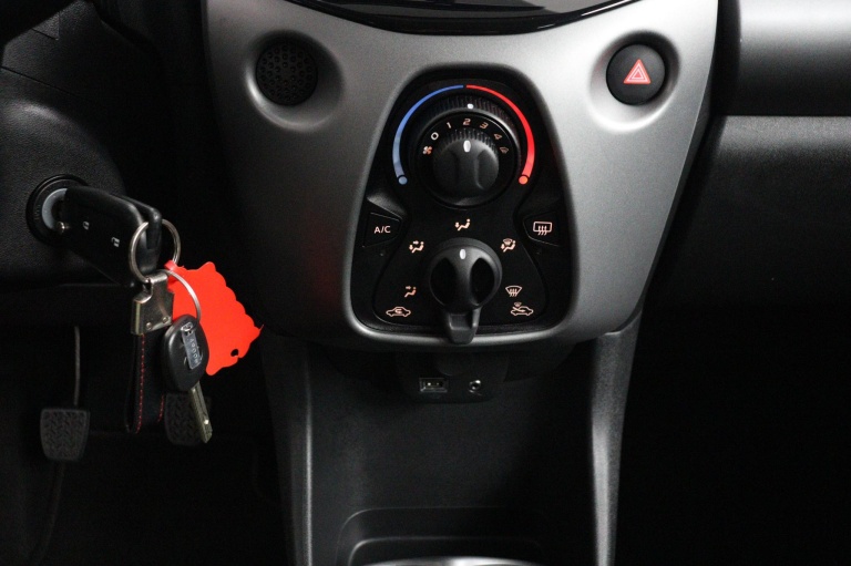 Toyota Aygo - 1.0 VVT-i x-play limited 7