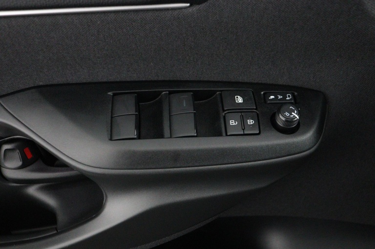 Toyota Yaris - 1.5 Hybrid 115 Dynamic 28