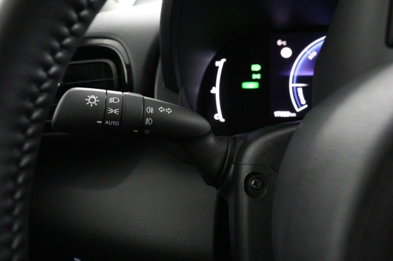 Toyota Yaris - 1.5 Hybrid 115 Dynamic 29