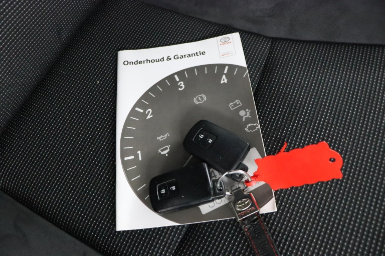 Toyota Yaris - 1.5 Hybrid Dynamic 11