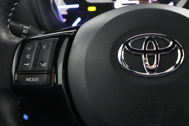 Toyota Yaris - 1.5 Hybrid Dynamic 19