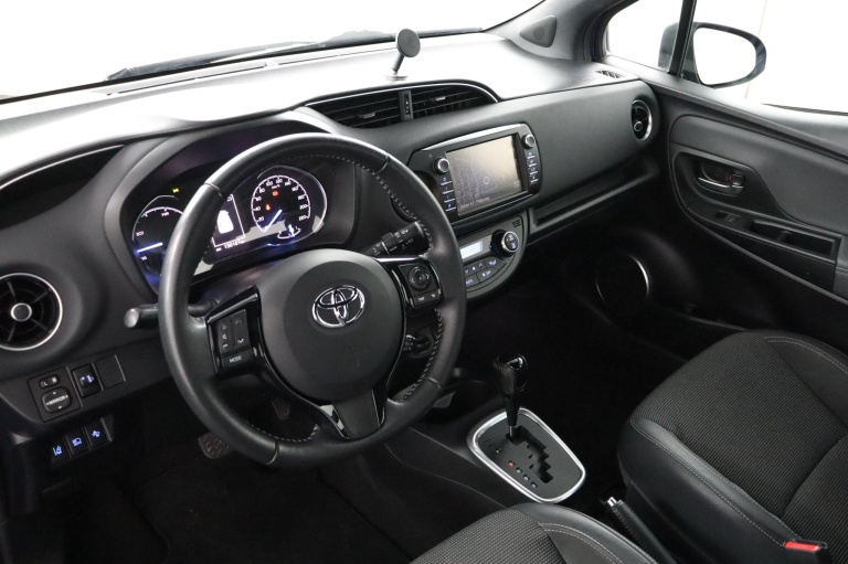 Toyota Yaris - 1.5 Hybrid Dynamic 57