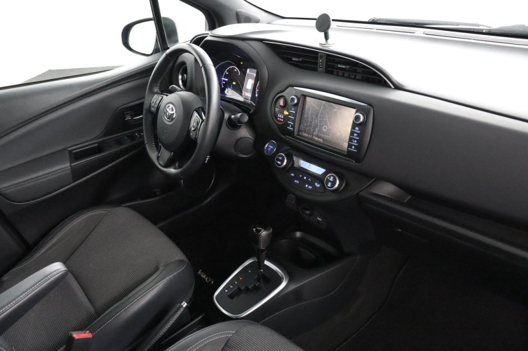 Toyota Yaris - 1.5 Hybrid Dynamic 59