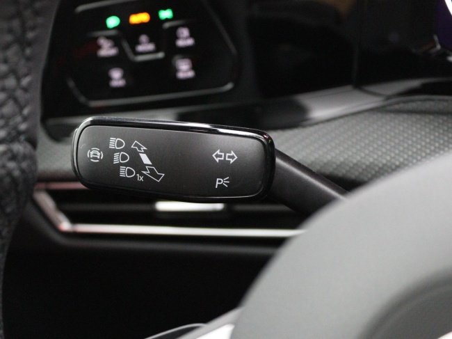 Volkswagen Golf - 1.5 eTSI R-Line Business