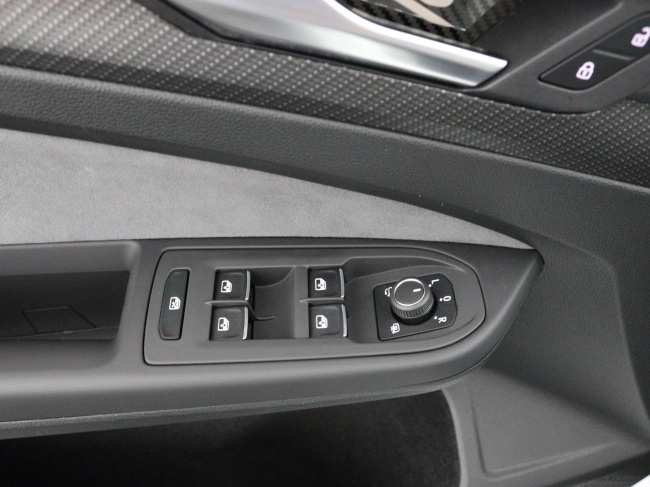 Volkswagen Golf - 1.5 eTSI R-Line Business