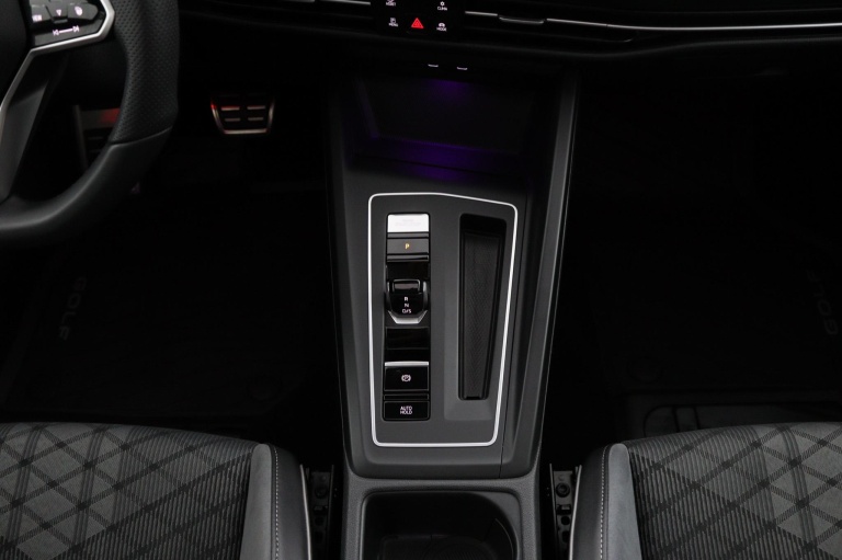 Volkswagen Golf - 1.5 eTSI R-Line Business 27