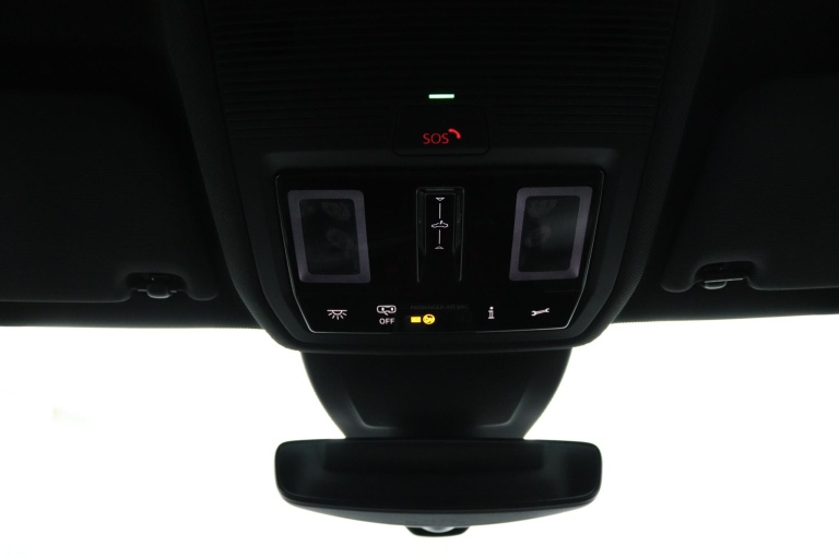 Volkswagen Golf - 1.5 eTSI R-Line Business 28