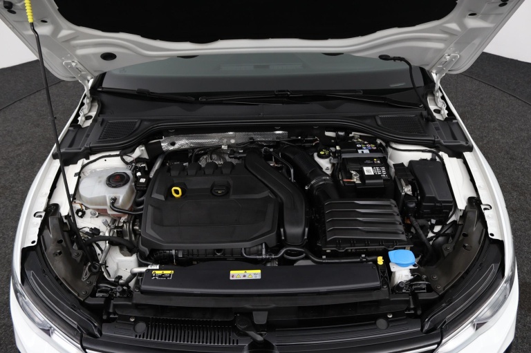 Volkswagen Golf - 1.5 eTSI R-Line Business 30