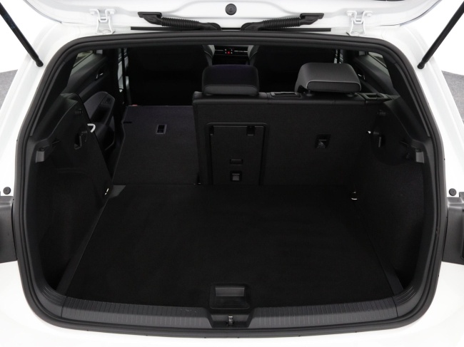 Volkswagen Golf - 1.5 eTSI R-Line Business