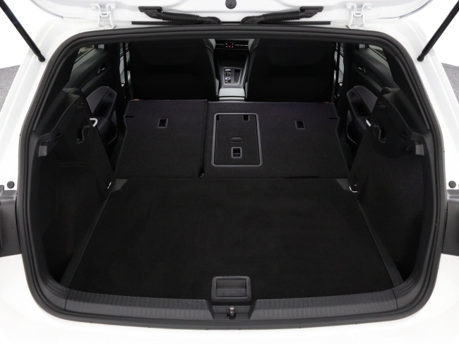 Volkswagen Golf - 1.5 eTSI R-Line Business