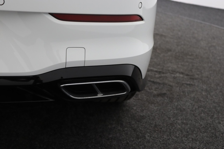 Volkswagen Golf - 1.5 eTSI R-Line Business 37