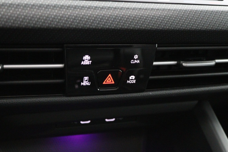 Volkswagen Golf - 1.5 eTSI R-Line Business 38