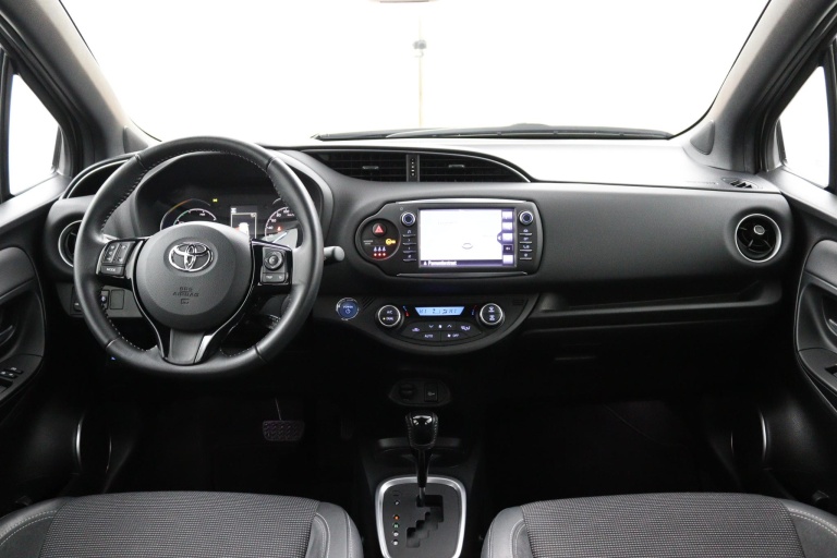 Toyota Yaris - 1.5 Hybrid Executive 11