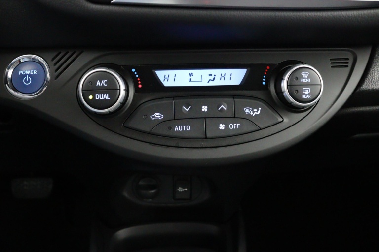 Toyota Yaris - 1.5 Hybrid Executive 17