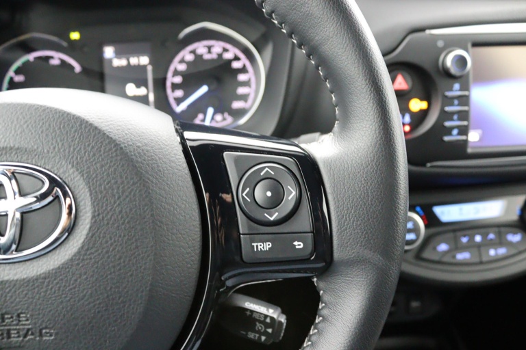 Toyota Yaris - 1.5 Hybrid Executive 19