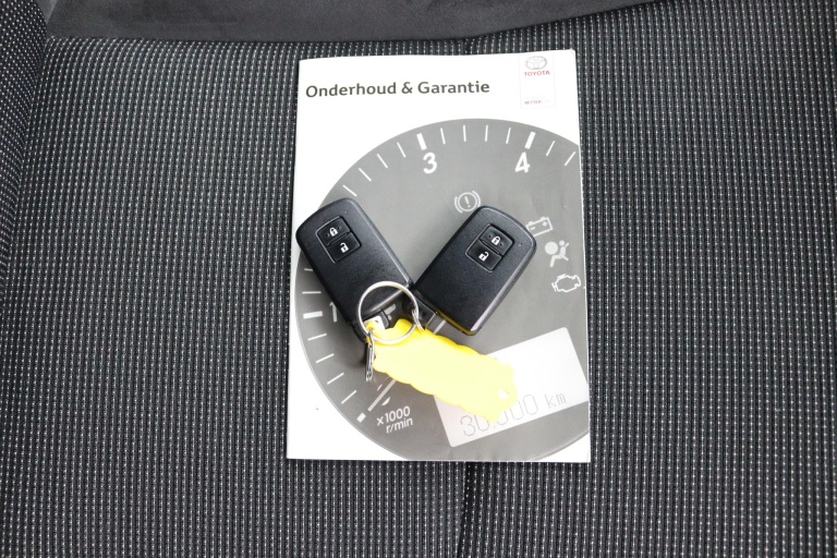 Toyota Yaris - 1.5 Hybrid Executive 27