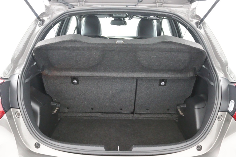 Toyota Yaris - 1.5 Hybrid Executive 29