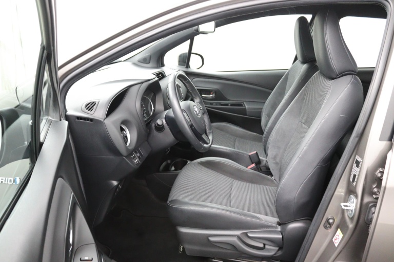Toyota Yaris - 1.5 Hybrid Executive 9