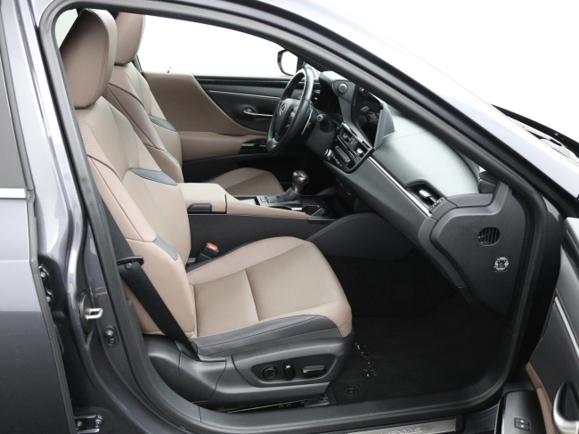 Lexus ES - 300h Business Line