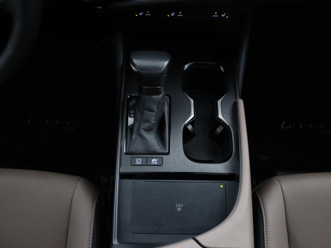 Lexus ES - 300h Business Line