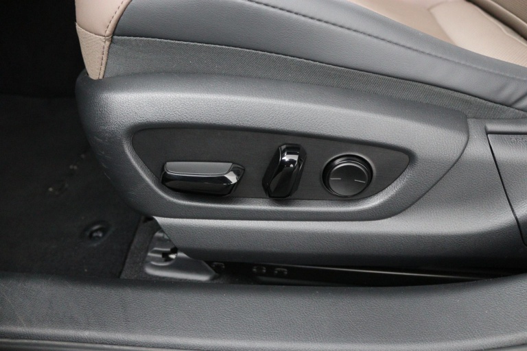 Lexus ES - 300h Business Line 36