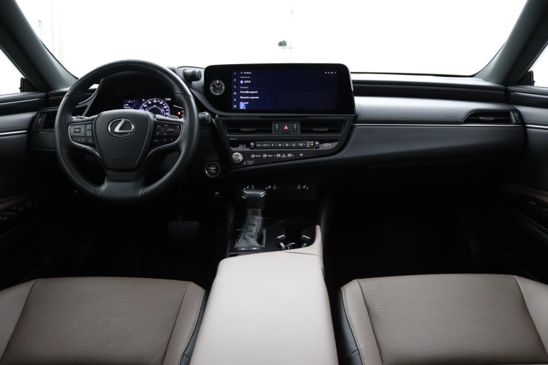 Lexus ES - 300h Business Line 4