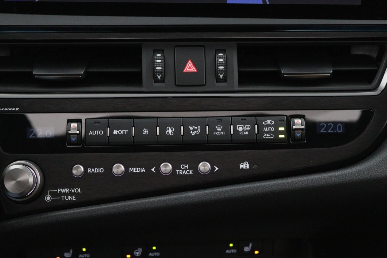 Lexus ES - 300h Business Line 7