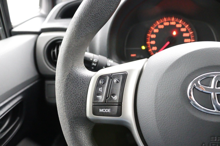 Toyota Yaris - 1.0 VVT-i Comfort 15