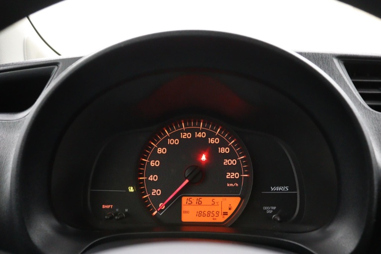 Toyota Yaris - 1.0 VVT-i Comfort 18