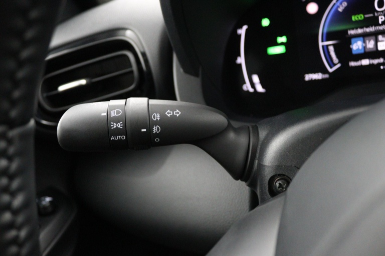 Toyota Yaris - 1.5 Hybrid 115 Dynamic 27