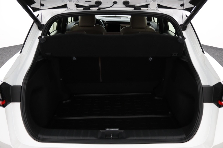 Lexus LBX - Elegant 2WD 22