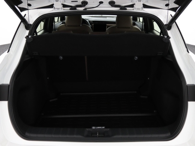 Lexus LBX - Elegant 2WD