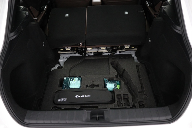 Lexus LBX - Elegant 2WD 33