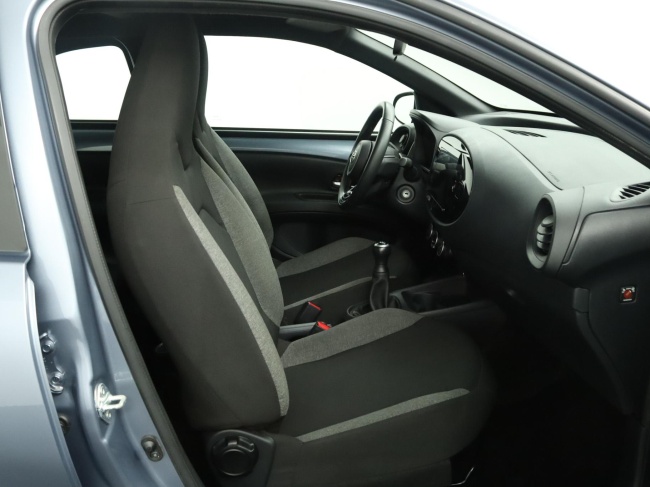 Toyota Aygo X - 1.0 VVT-i MT Play