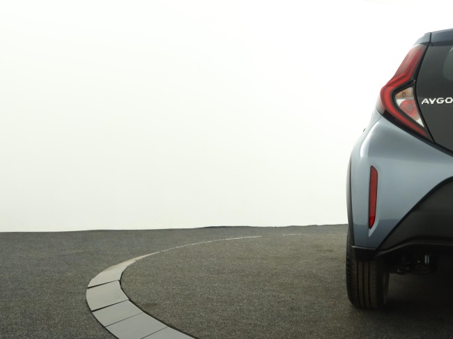 Toyota Aygo X - 1.0 VVT-i MT Play