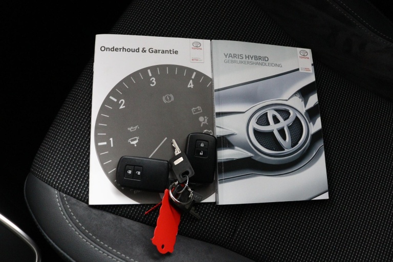 Toyota Yaris - 1.5 Hybrid Executive 11