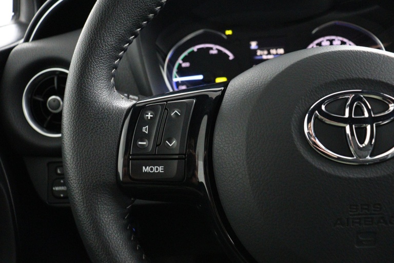 Toyota Yaris - 1.5 Hybrid Executive 19