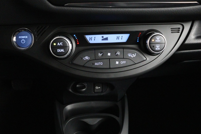 Toyota Yaris - 1.5 Hybrid Executive 7