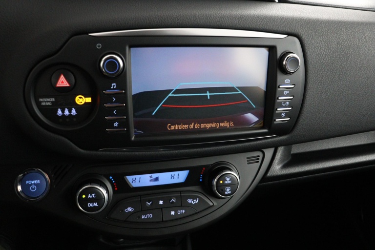 Toyota Yaris - 1.5 Hybrid Executive 8