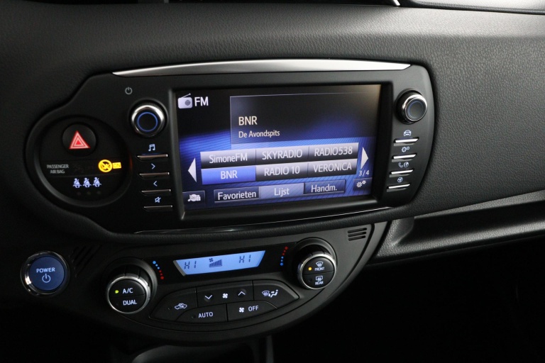 Toyota Yaris - 1.5 Hybrid Executive 9