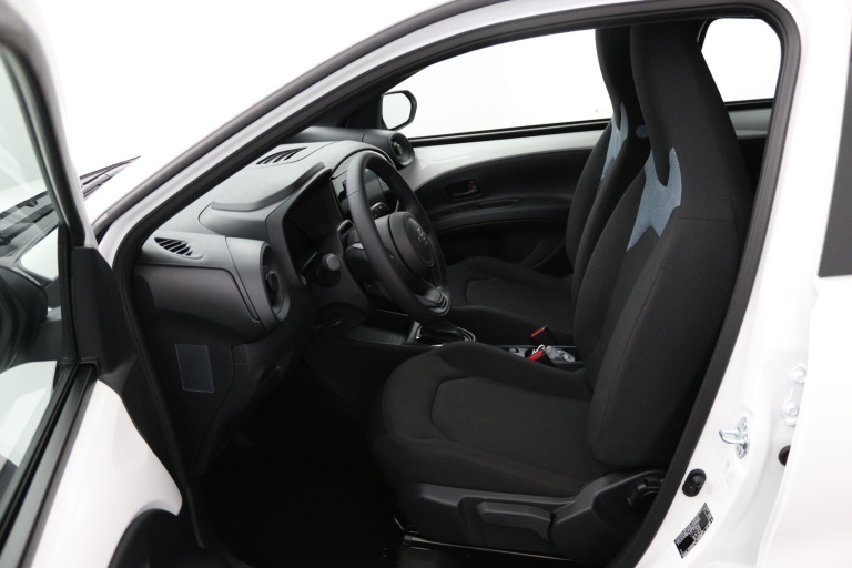 Toyota Aygo X - Hybrid 115 play 17