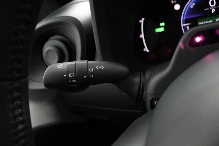 Toyota Aygo X - Hybrid 115 play 30