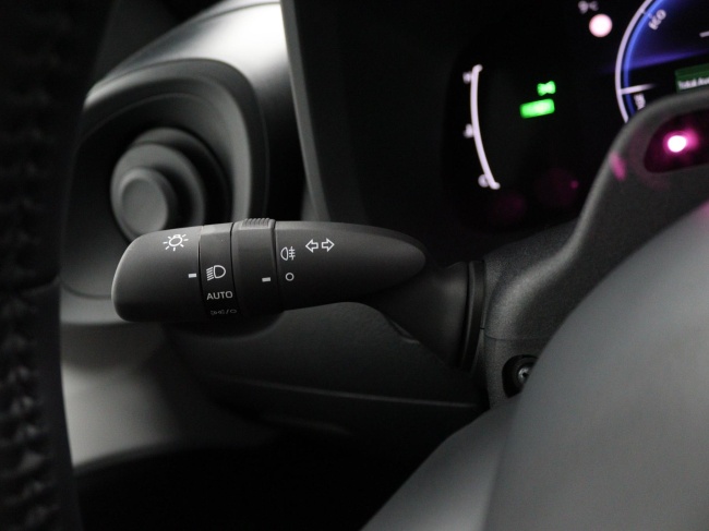 Toyota Aygo X - Hybrid 115 play