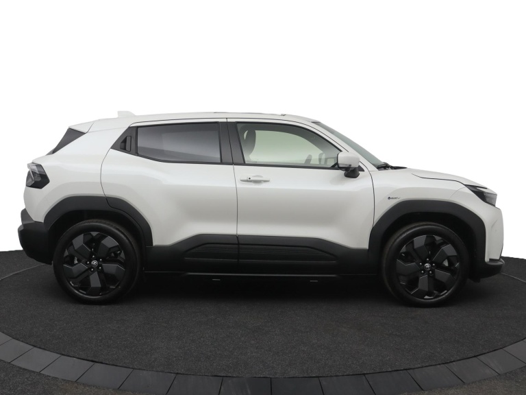 Toyota Urban Cruiser - Executive 61 kWh 12