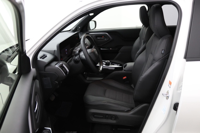 Toyota Urban Cruiser - Executive 61 kWh 16