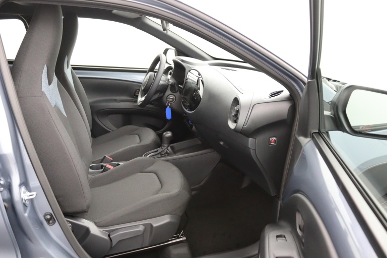 Toyota Aygo X - Hybrid 115 play 11