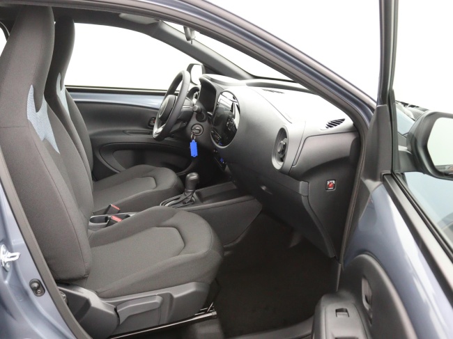 Toyota Aygo X - Hybrid 115 play