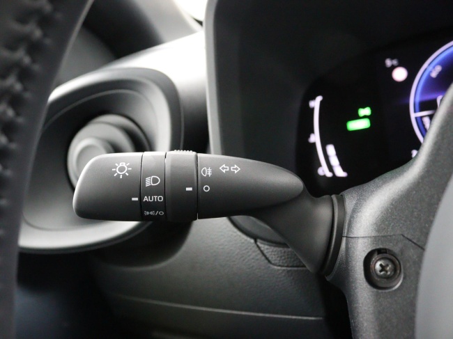 Toyota Aygo X - Hybrid 115 play